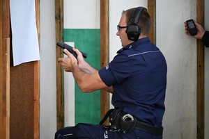 Policjanci dzielnicowi - uczestnicy konkursu, na strzelnicy Oddziału Prewencji Policji w Rzeszowie