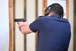 Policjanci dzielnicowi - uczestnicy konkursu, na strzelnicy Oddziału Prewencji Policji w Rzeszowie