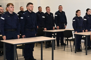Policjanci - uczestnicy szkolenia zawodowego podoficerskiego na auli Oddziału Prewencji Policji w Rzeszowie