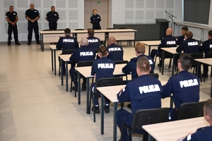 Policjanci - uczestnicy szkolenia zawodowego podoficerskiego na auli Oddziału Prewencji Policji w Rzeszowie