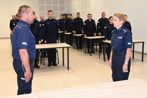 Policjanci - uczestnicy szkolenia zawodowego podoficerskiego na auli Oddziału Prewencji Policji w Rzeszowie