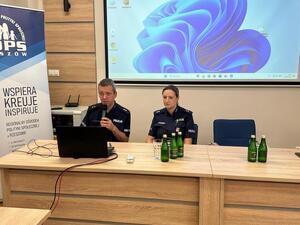 Policjanci na spotkaniu z pracownikami ROPS