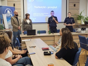 Policjanci na spotkaniu z pracownikami ROPS