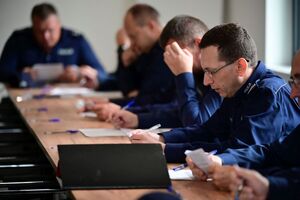 Policjanci podczas eliminacji do II Ogólnopolskiego Konkursu dla policjantów rzeczników dyscyplinarnych