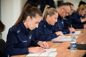 Policjanci podczas eliminacji do II Ogólnopolskiego Konkursu dla policjantów rzeczników dyscyplinarnych