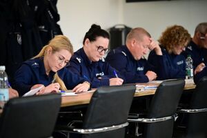 Policjanci podczas eliminacji do II Ogólnopolskiego Konkursu dla policjantów rzeczników dyscyplinarnych