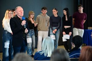 Policjanci oraz uczestnicy podczas castingu PaT