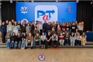 Policjanci oraz uczestnicy podczas castingu PaT