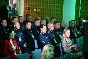 Policjanci podczas Carpathian Drone Summit 2026