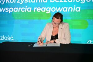 Policjanci podczas Carpathian Drone Summit 2026