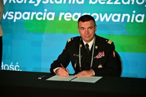 Policjanci podczas Carpathian Drone Summit 2026