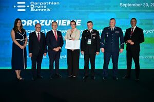Policjanci podczas Carpathian Drone Summit 2026