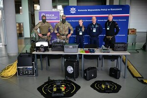 Policjanci podczas Carpathian Drone Summit 2026
