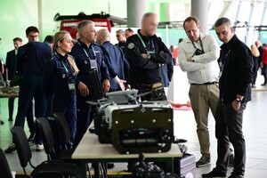 Policjanci podczas Carpathian Drone Summit 2026