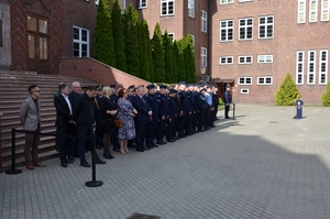 umundurowani policjanci podczas uroczystego zakończenia konkursu