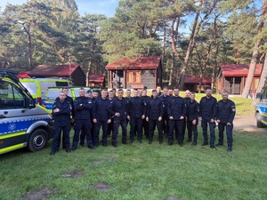 umundurowani policjanci podczas uroczystego zakończenia konkursu