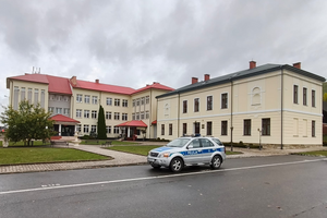 Policjanci dbają o bezpieczeństwo uczniów