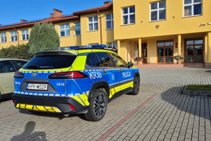 Policjanci dbają o bezpieczeństwo uczniów
