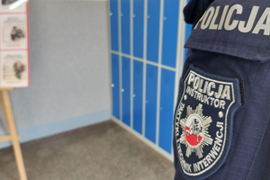 Policjanci dbają o bezpieczeństwo uczniów