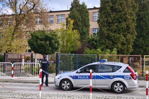 Policjanci dbają o bezpieczeństwo uczniów