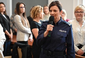 Policjantki i pracownice cywilne garnizonu podkarpackiego wzięły udział w wyjątkowym wydarzeniu - konferencji prozdrowotnej. Organizatorem przedsięwzięcia był nadinsp. Andrzej Patrzałek, Komendant Wojewódzki Policji w Rzeszowie, a spotkanie odbyło się w budynku komendy. Uczestniczki miały możliwość nie tylko skorzystać z porad specjalistów, ale także z badań.