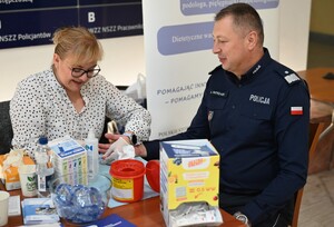 Policjantki i pracownice cywilne garnizonu podkarpackiego wzięły udział w wyjątkowym wydarzeniu - konferencji prozdrowotnej. Organizatorem przedsięwzięcia był nadinsp. Andrzej Patrzałek, Komendant Wojewódzki Policji w Rzeszowie, a spotkanie odbyło się w budynku komendy. Uczestniczki miały możliwość nie tylko skorzystać z porad specjalistów, ale także z badań.