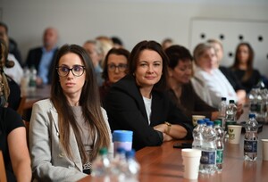 Policjantki i pracownice cywilne garnizonu podkarpackiego wzięły udział w wyjątkowym wydarzeniu - konferencji prozdrowotnej. Organizatorem przedsięwzięcia był nadinsp. Andrzej Patrzałek, Komendant Wojewódzki Policji w Rzeszowie, a spotkanie odbyło się w budynku komendy. Uczestniczki miały możliwość nie tylko skorzystać z porad specjalistów, ale także z badań.