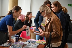Policjantki i pracownice cywilne garnizonu podkarpackiego wzięły udział w wyjątkowym wydarzeniu - konferencji prozdrowotnej. Organizatorem przedsięwzięcia był nadinsp. Andrzej Patrzałek, Komendant Wojewódzki Policji w Rzeszowie, a spotkanie odbyło się w budynku komendy. Uczestniczki miały możliwość nie tylko skorzystać z porad specjalistów, ale także z badań.
