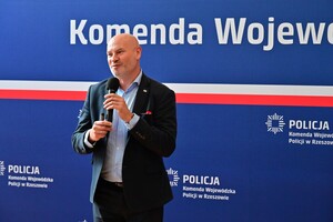 Policjantki i pracownice cywilne garnizonu podkarpackiego wzięły udział w wyjątkowym wydarzeniu - konferencji prozdrowotnej. Organizatorem przedsięwzięcia był nadinsp. Andrzej Patrzałek, Komendant Wojewódzki Policji w Rzeszowie, a spotkanie odbyło się w budynku komendy. Uczestniczki miały możliwość nie tylko skorzystać z porad specjalistów, ale także z badań.