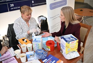 Policjantki i pracownice cywilne garnizonu podkarpackiego wzięły udział w wyjątkowym wydarzeniu - konferencji prozdrowotnej. Organizatorem przedsięwzięcia był nadinsp. Andrzej Patrzałek, Komendant Wojewódzki Policji w Rzeszowie, a spotkanie odbyło się w budynku komendy. Uczestniczki miały możliwość nie tylko skorzystać z porad specjalistów, ale także z badań.