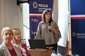 Policjantki i pracownice cywilne garnizonu podkarpackiego wzięły udział w wyjątkowym wydarzeniu - konferencji prozdrowotnej. Organizatorem przedsięwzięcia był nadinsp. Andrzej Patrzałek, Komendant Wojewódzki Policji w Rzeszowie, a spotkanie odbyło się w budynku komendy. Uczestniczki miały możliwość nie tylko skorzystać z porad specjalistów, ale także z badań.