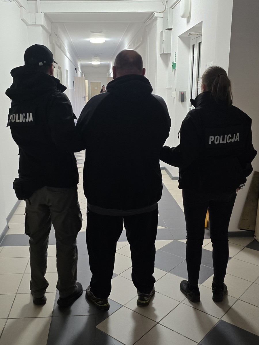 Dwóch mężczyzn usłyszało zarzuty w sprawie zorganizowanego obrotu nielegalnymi wyrobami akcyzowymi