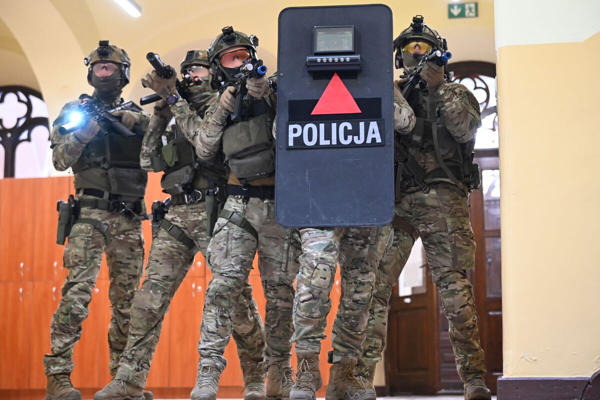 „Active Shooter” w Zespole Szkół w Tyczynie z udziałem policyjnych kontrterrorystów