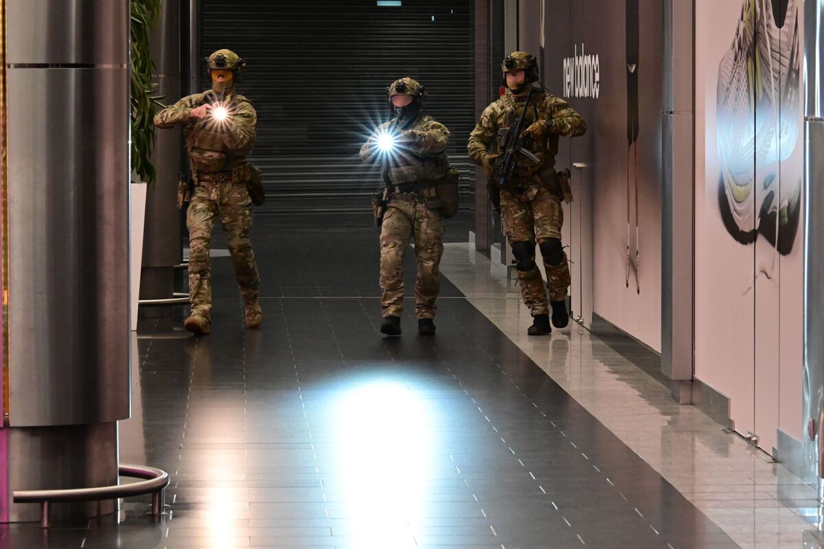 Ćwiczenia kontrterrorystów w galerii handlowej. Symulacja zdarzenia typu „Active Shooter”