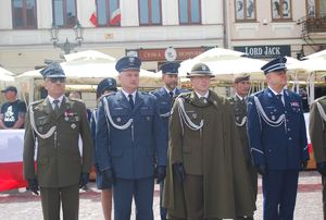 Na zdjęciu przedstawiciele służb mundurowych. Od lewej inspektor Bogusław Kania Komendant Miejski Policji w Rzeszowie.