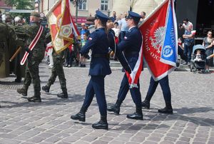 Na zdjęciu poczet sztandarowy Komendy Wojewódzkiej Policji w Rzeszowie.