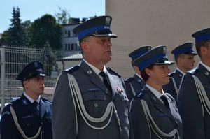 Na zdjęciu  mianowani policjanci.