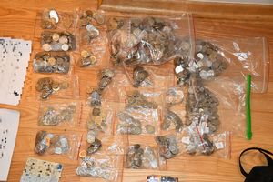 Na zdjęciu woreczki strunowe z bilonem.