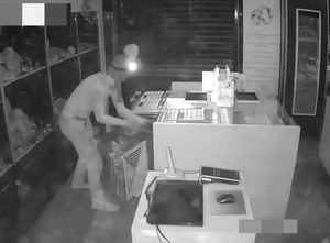 Na zdjęciu włamywacz.