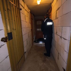 Policjanci i pracownicy socjalni w trakcie działań "Ogólnopolskie liczenie osób bezdomnych".