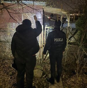 Policjanci i pracownicy socjalni w trakcie działań "Ogólnopolskie liczenie osób bezdomnych".