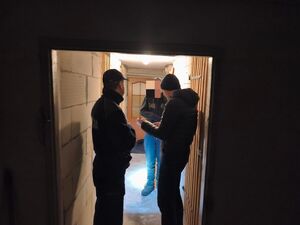 Policjanci i pracownicy socjalni w trakcie działań "Ogólnopolskie liczenie osób bezdomnych".