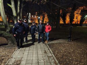 Policjanci i pracownicy socjalni w trakcie działań "Ogólnopolskie liczenie osób bezdomnych".