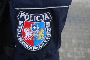Na zdjęciu naramienna naszywka z napisem Oddział Prewencji Policji w Rzeszowie.