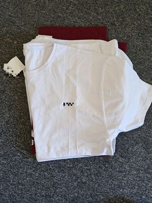 Na zdjeciu koszulki.