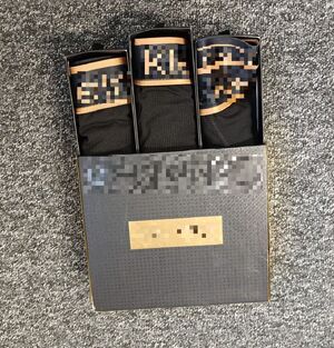 Na zdjeciu pudełko.