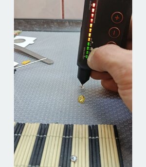 Na zdjęciu tester do złota.