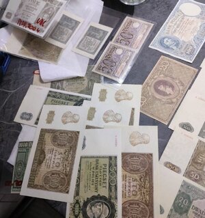 Na zdjęciu banknoty kolekcjonerskie.