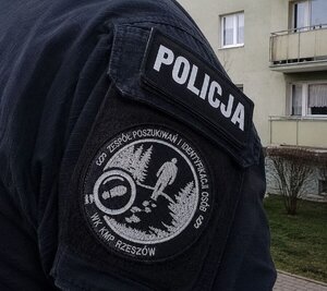 Na zdjęciu emblemat Zespołu Poszukiwań i Identyfikacji Osób Wydziału Kryminalnego