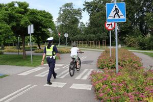 Policjanci egzaminowali uczniów z SP nr 6 w Rzeszowie na kartę rowerową.